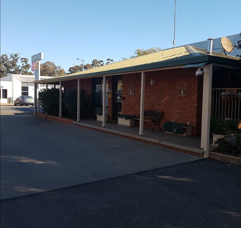 Yambil Inn Griffith Exterior photo